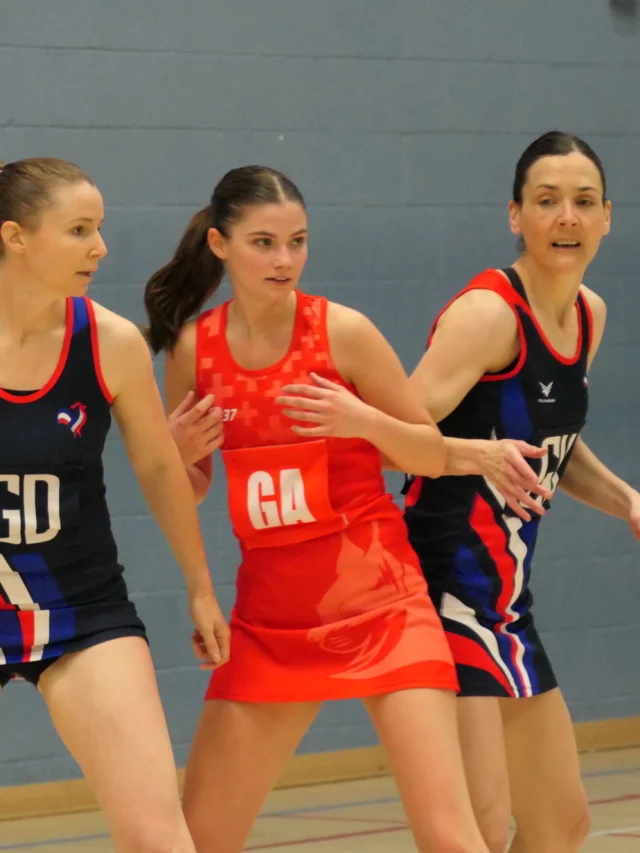 Day 1 action from our game against @netballfrance 🇨🇵
The girls are our here putting the HOP in Hopp Suisse 🇨🇭🔔🐮