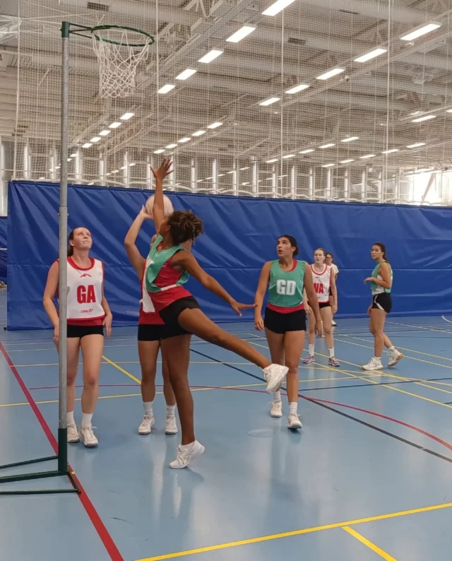 Training Weekend Recap - Under 19's ❤️🇨🇭

Congratulations to Layla and Neela for receiving the 'Grind Award' for giving 100% in each session. Cheers @british_airways for the cup!