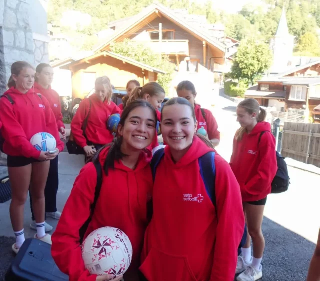 U17 Training Weekend Recap ✨️

Our U17 and ETP groups once again hit the court for some tough sessions, team building, swiss mountain air, and topped it off with a team dinner.

Hopp Suisse 🇨🇭